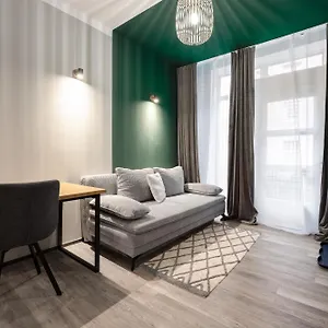 Apartment 3-zimmer-apartment In Einer Ruhigen Seitenstrasse Im Nord, Nürnberg